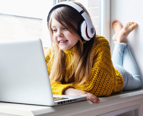 Is online learning an alternative to traditional schooling